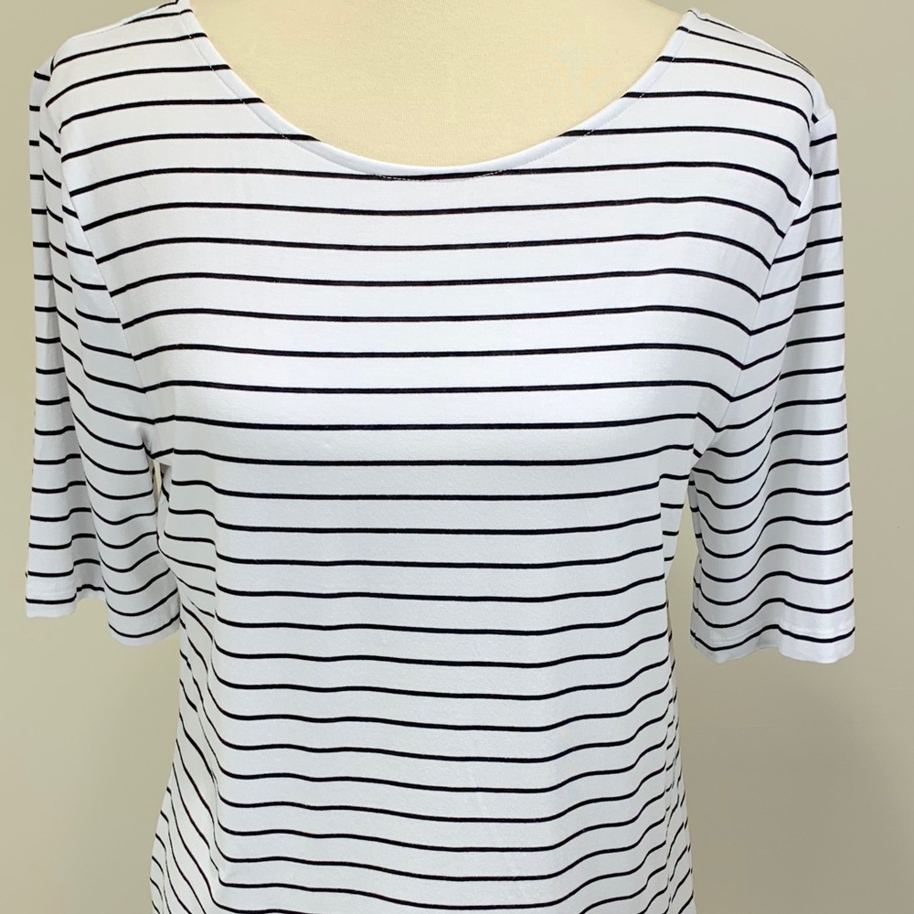 BLACK & WHITE STRIPED TOP